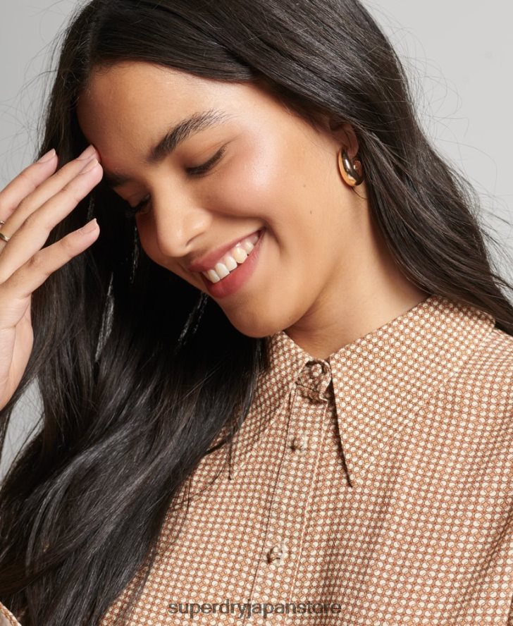 70年代プリント長袖シャツ 女性 Superdry 衣類 茶色 2J62PZ6515
