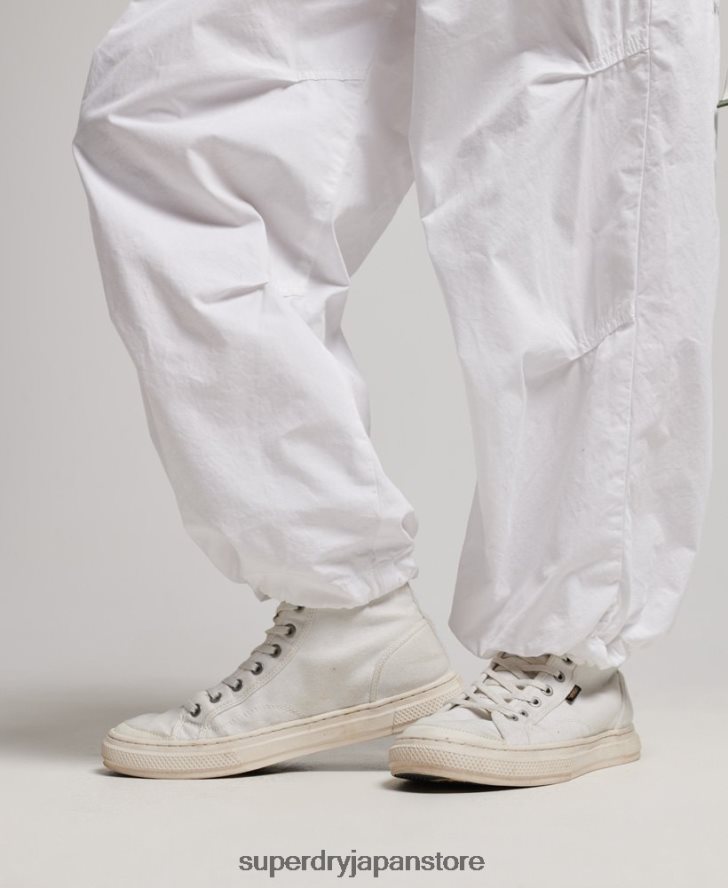 だぶだぶのパラシュートパンツ 女性 Superdry 衣類 白 2J62PZ1979