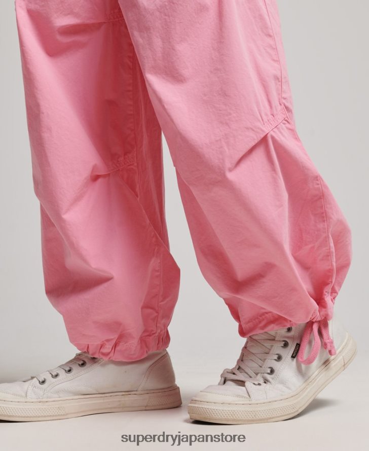 だぶだぶのパラシュートパンツ 女性 Superdry 衣類 ピンク 2J62PZ1989