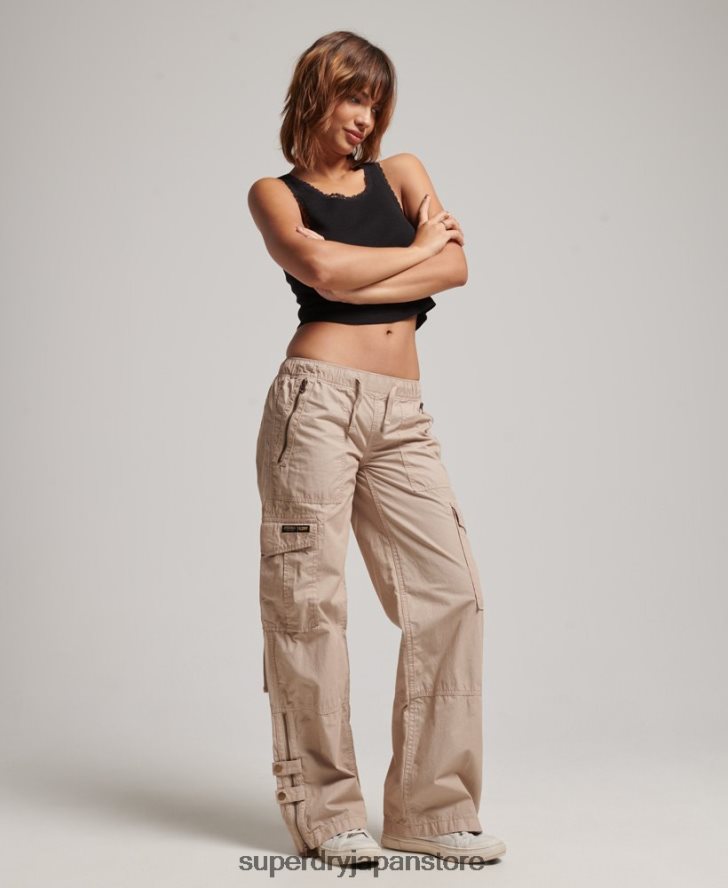 ローライズワイドレッグカーゴパンツ 女性 Superdry 衣類 クリーム 2J62PZ2001