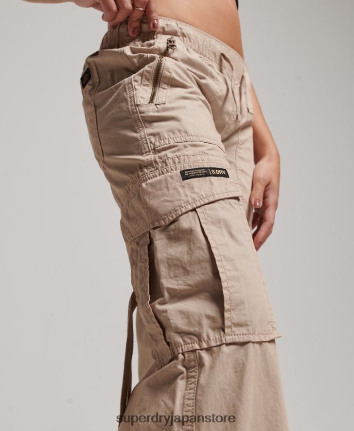 ローライズワイドレッグカーゴパンツ 女性 Superdry 衣類 クリーム 2J62PZ2001