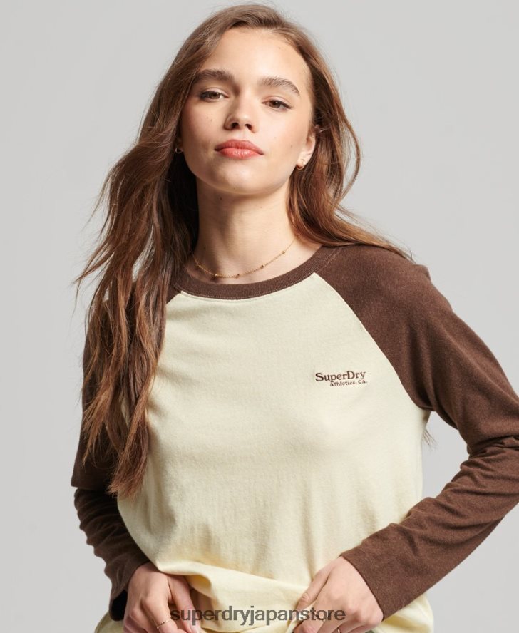 オーガニックコットンのヴィンテージロゴベースボールトップ 女性 Superdry 衣類 茶色 2J62PZ3003