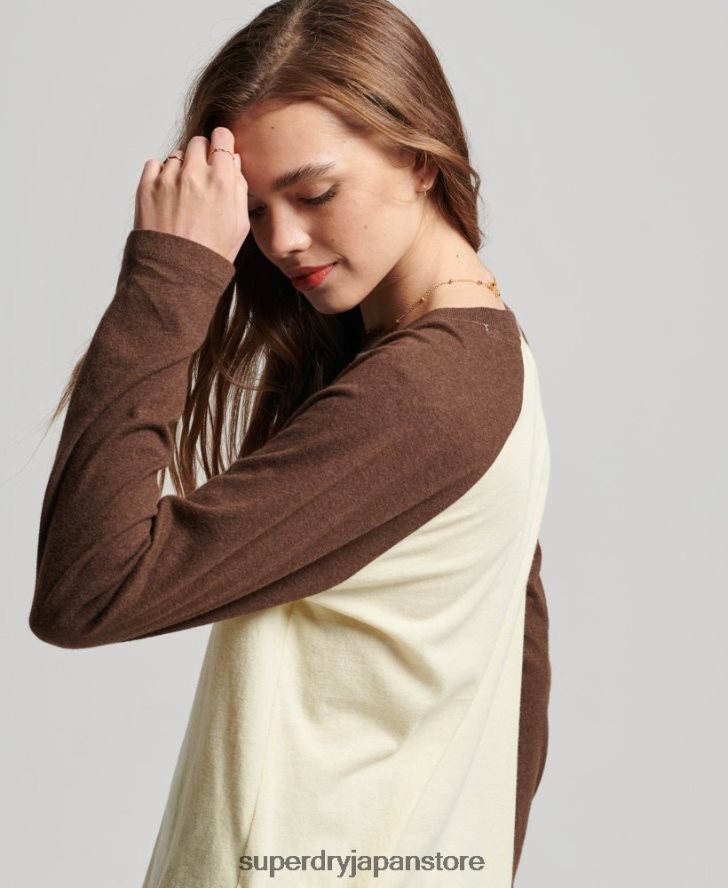 オーガニックコットンのヴィンテージロゴベースボールトップ 女性 Superdry 衣類 茶色 2J62PZ3003