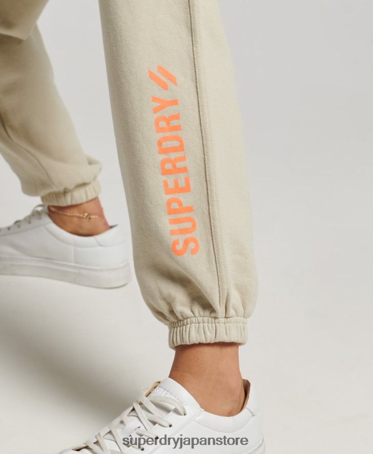 コアスポーツジョガー 女性 Superdry 衣類 ベージュ 2J62PZ3902