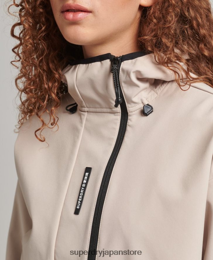 テッククロップソフトシェルジャケット 女性 Superdry 衣類 ベージュ 2J62PZ5521