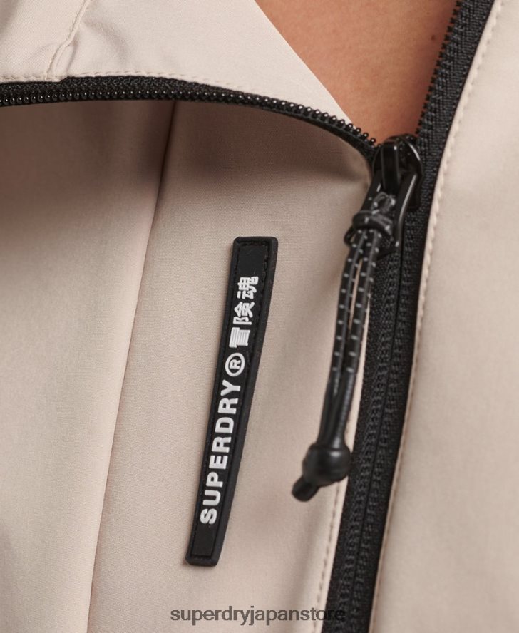 テッククロップソフトシェルジャケット 女性 Superdry 衣類 ベージュ 2J62PZ5521