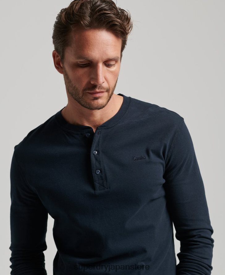 オーガニックコットンのヴィンテージロゴ刺繍入りヘンリートップ 男性 Superdry 衣類 海軍 2J62PZ1457