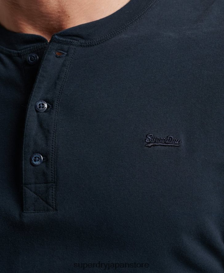 オーガニックコットンのヴィンテージロゴ刺繍入りヘンリートップ 男性 Superdry 衣類 海軍 2J62PZ1457