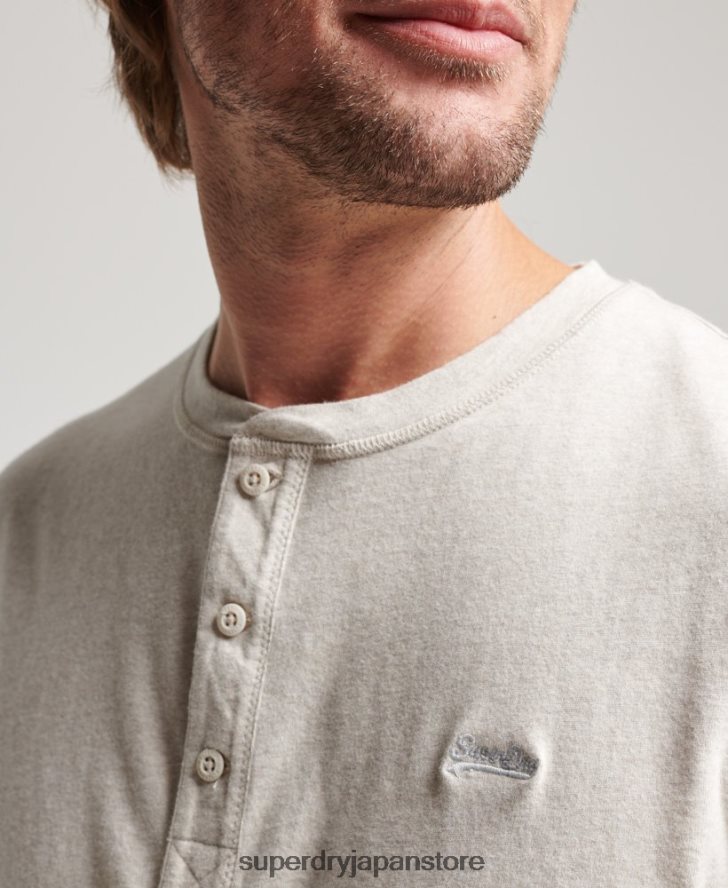オーガニックコットンのヴィンテージロゴ刺繍入りヘンリートップ 男性 Superdry 衣類 クリーム 2J62PZ1488