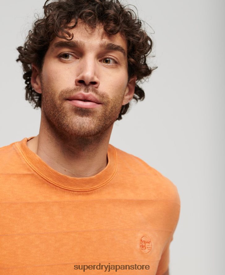 オーガニックコットンのヴィンテージテクスチャーTシャツ 男性 Superdry 衣類 オレンジ 2J62PZ21