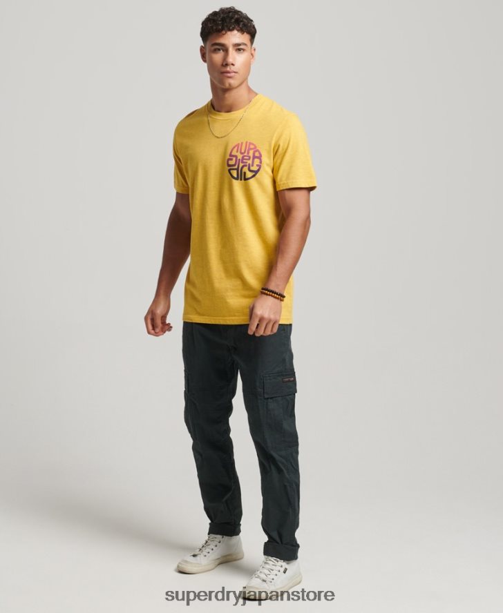 ヴィンテージトラベルステッカーTシャツ 男性 Superdry 衣類 黄色 2J62PZ22