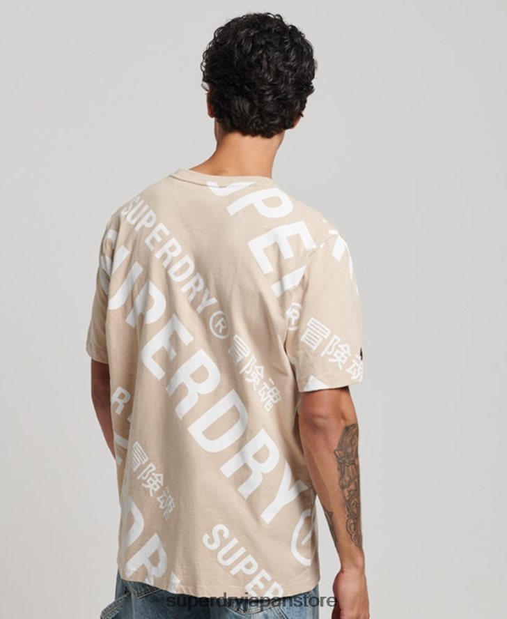 ロゴ全面プリント ルーズ T シャツ 男性 Superdry 衣類 ベージュ 2J62PZ4821
