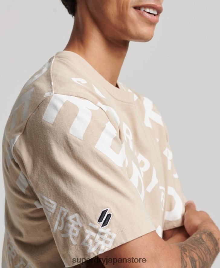 ロゴ全面プリント ルーズ T シャツ 男性 Superdry 衣類 ベージュ 2J62PZ4821