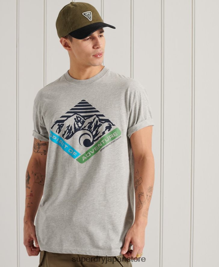 マウンテン リラックスフィット グラフィック T シャツ 男性 Superdry 衣類 グレー 2J62PZ4915