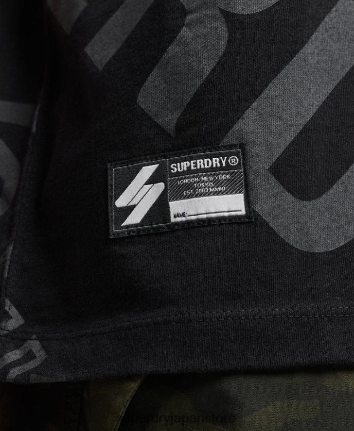 ロゴ全面プリント ルーズ T シャツ 男性 Superdry 衣類 黒 2J62PZ4973