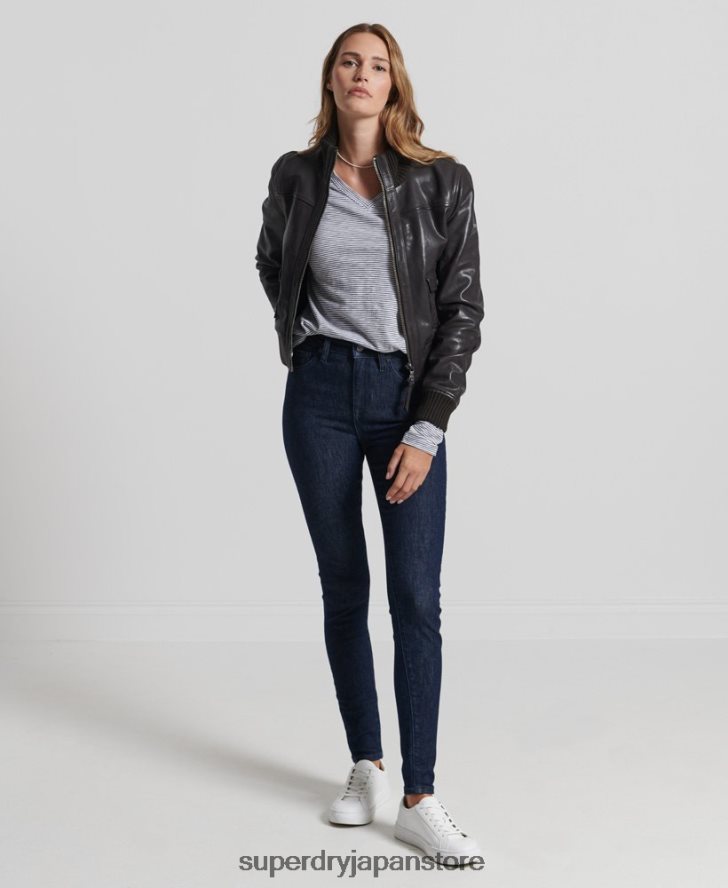 オーガニックコットン 長袖ポケット Vネックトップ 女性 Superdry 衣類 白 2J62PZ6583
